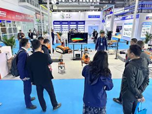 【消防機器狗系列亮相石油展】北京凌天滅火四足機器狗、偵察四足機器狗、運輸四足機器狗、消防系留滅火無人機等重點裝備亮相展會！