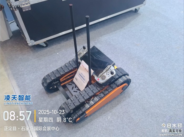 1761552892587835.jpg 地震搜索機器人展會圖片.jpg